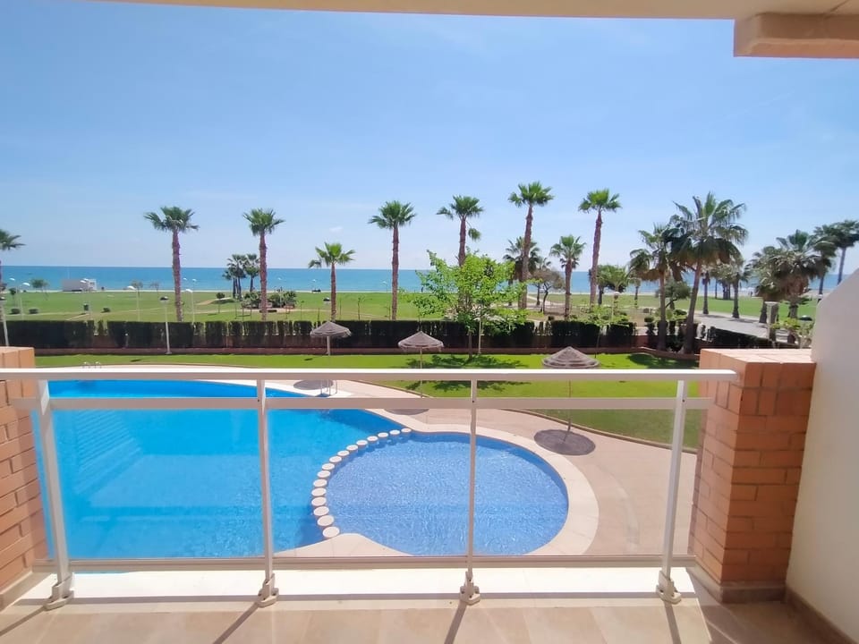 Balcony/Terrace, Pool view, Sea view