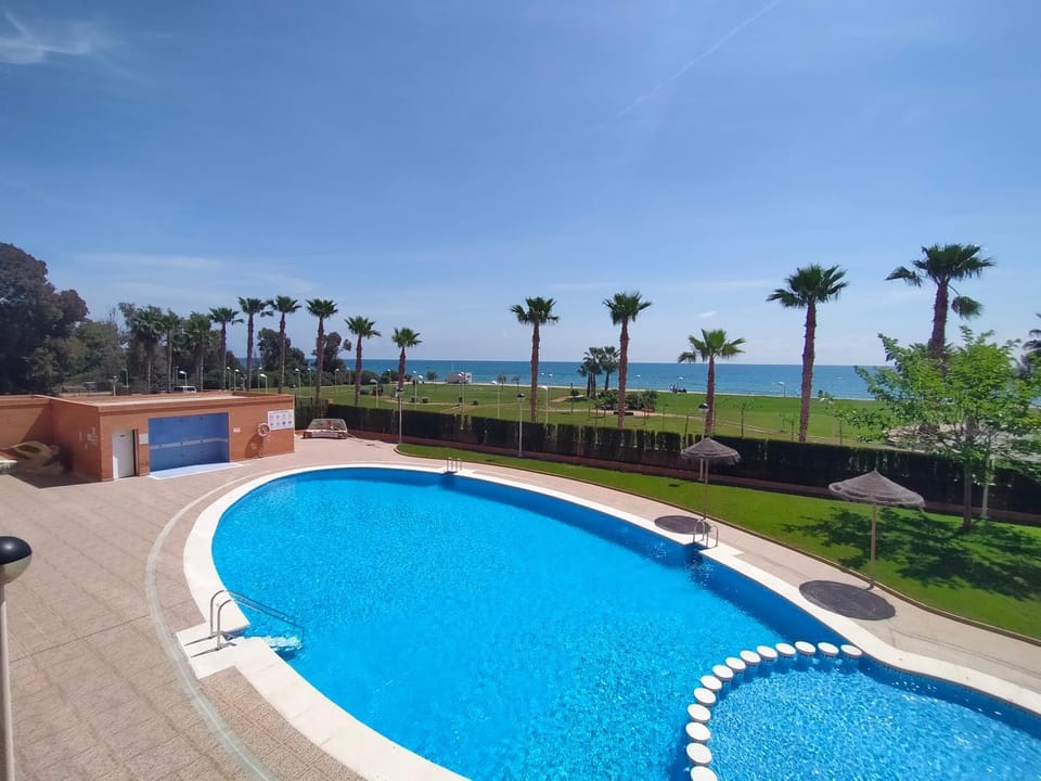 Pool view, Sea view