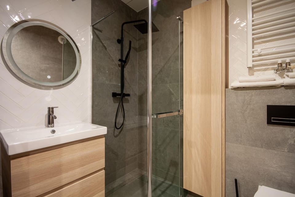 Shower, Bathroom, towels