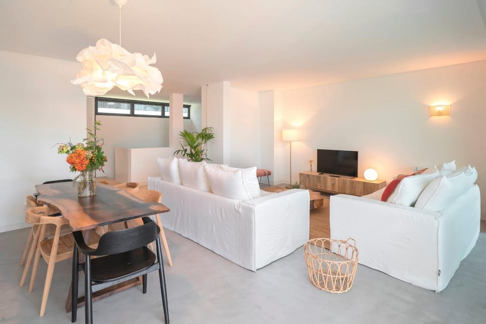 Communal lounge/ TV room, TV and multimedia, Living room, Dining area
