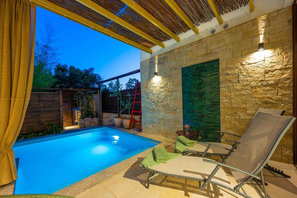 Property building, Swimming pool