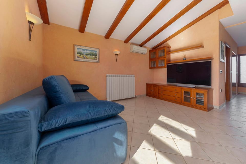 Communal lounge/ TV room, TV and multimedia, Living room, Seating area