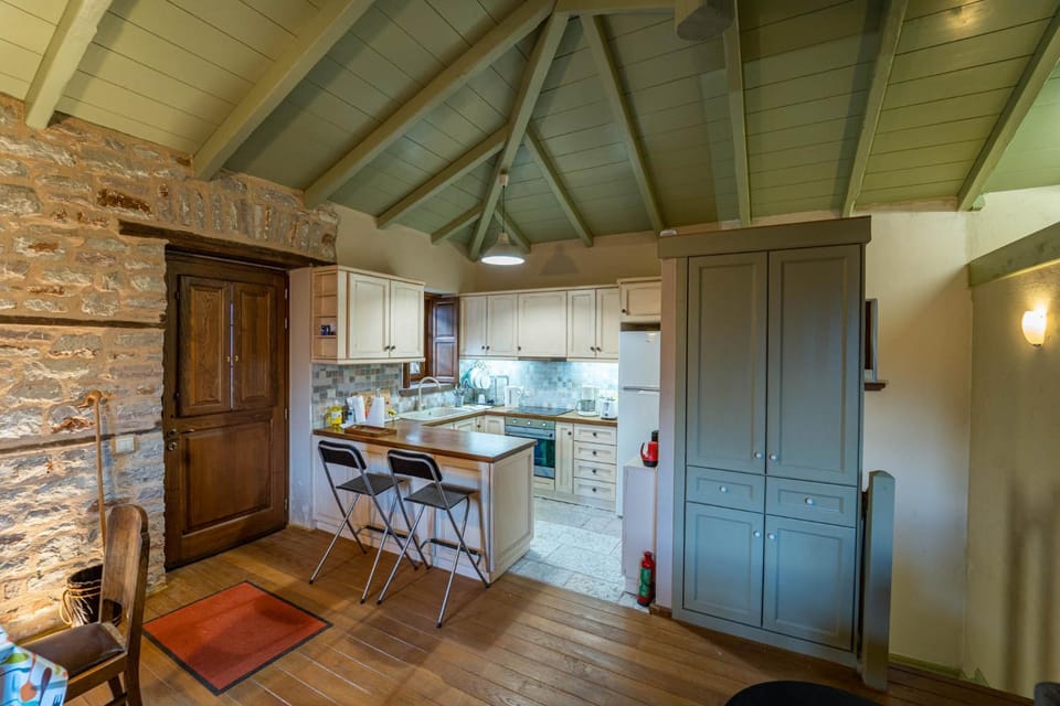 Kitchen or kitchenette, stove, wardrobe, kitchen