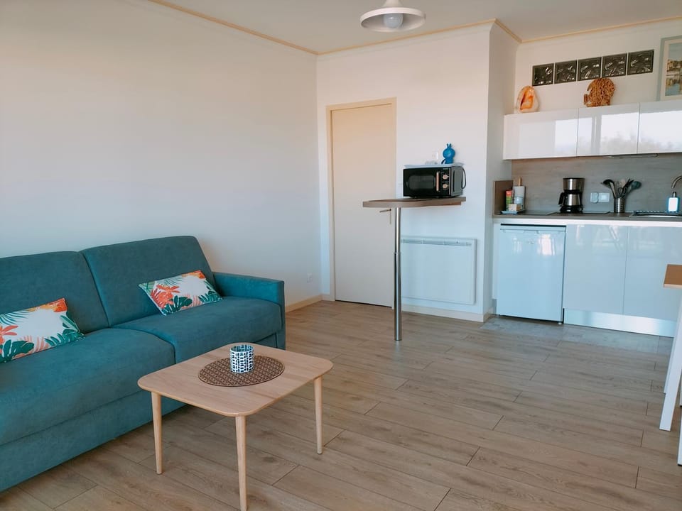 Kitchen or kitchenette, Seating area
