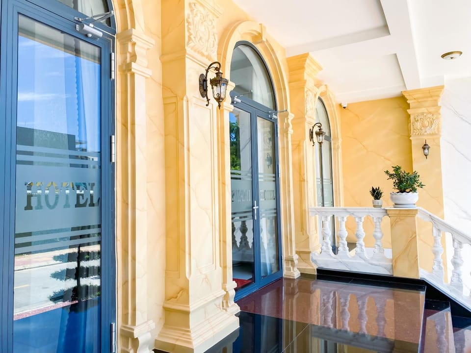 Facade/entrance