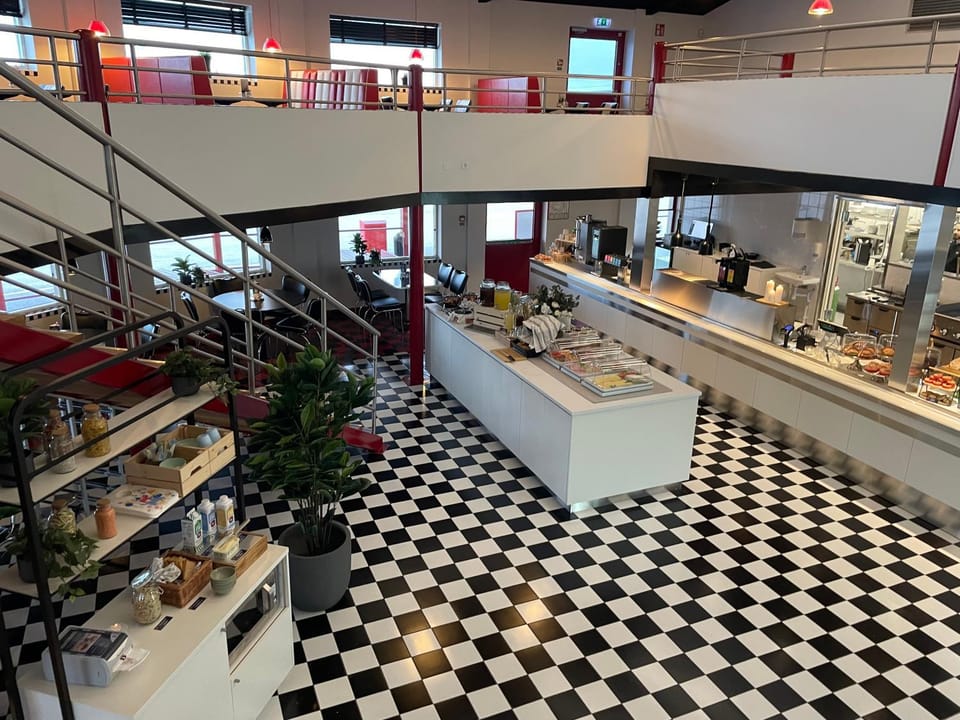 Restaurant/places to eat, Food and drinks, Buffet breakfast