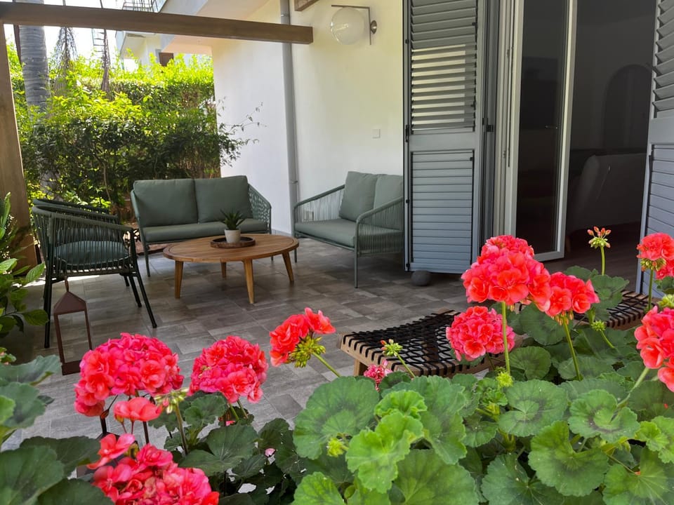 Patio, Day, Balcony/Terrace