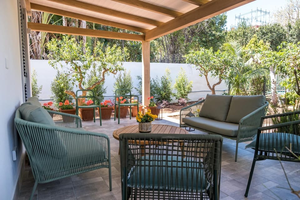 Patio, Day, Garden, Balcony/Terrace, Living room, Garden view
