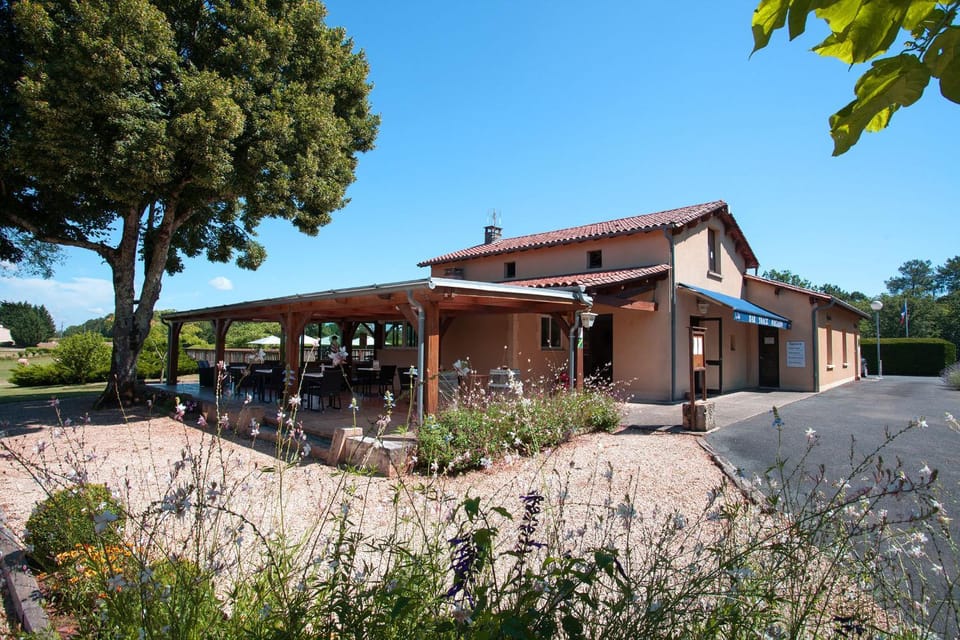 Camping Rouffignac-St-Cernin Resort in Occitanie