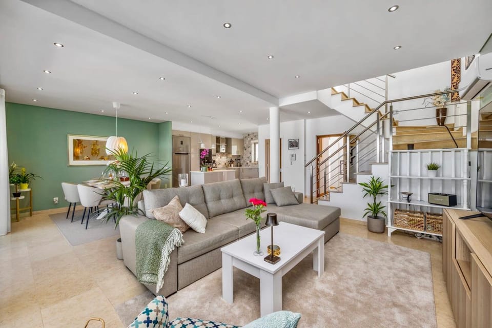 Living room, Seating area, Dining area, kitchen