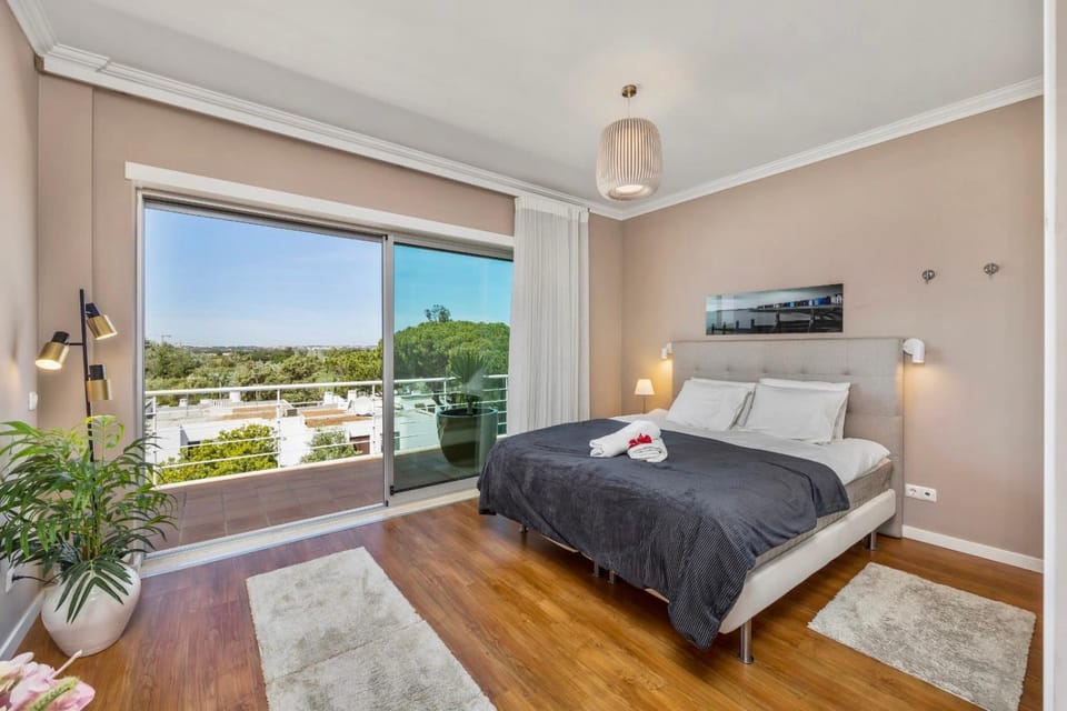 Bed, View (from property/room), Balcony/Terrace, Photo of the whole room, Bedroom