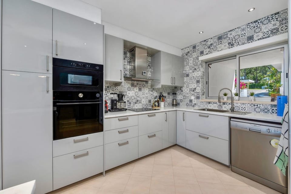 dishwasher, minibar, pet friendly, stove, kitchen