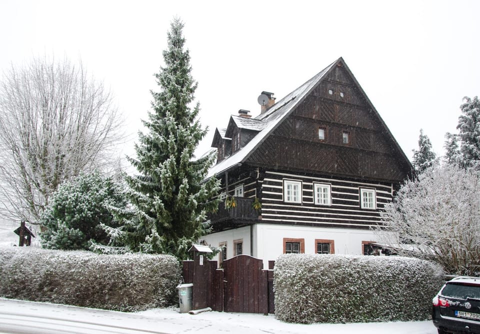 Property building, Facade/entrance, Winter
