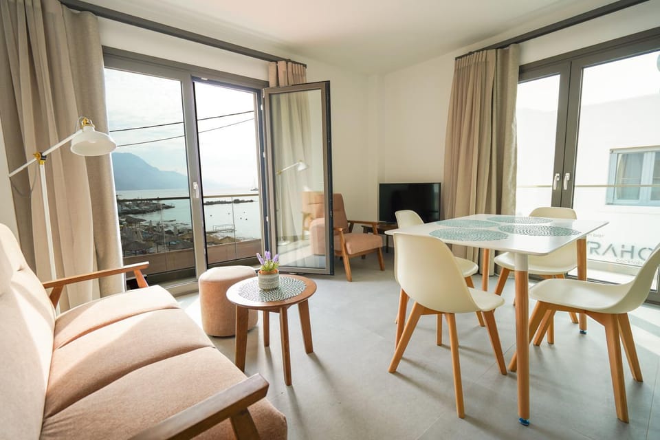 Natural landscape, TV and multimedia, Living room, Dining area, Sea view, Sea view