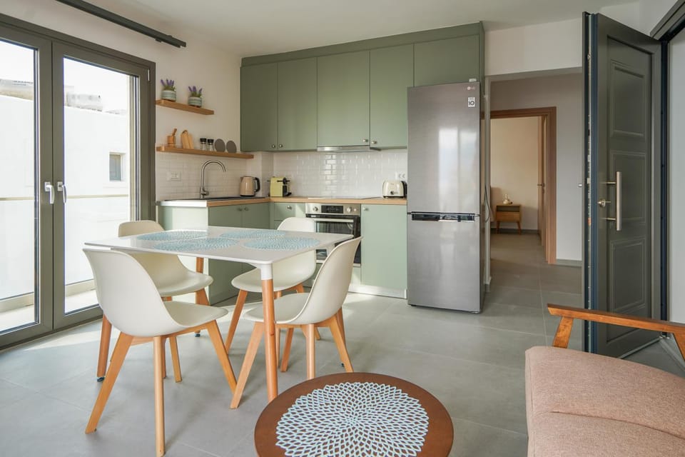 Coffee/tea facilities, Kitchen or kitchenette, Dining area, pet friendly, stove