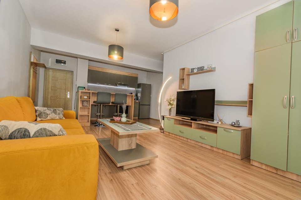 TV and multimedia, Living room, Seating area, wardrobe