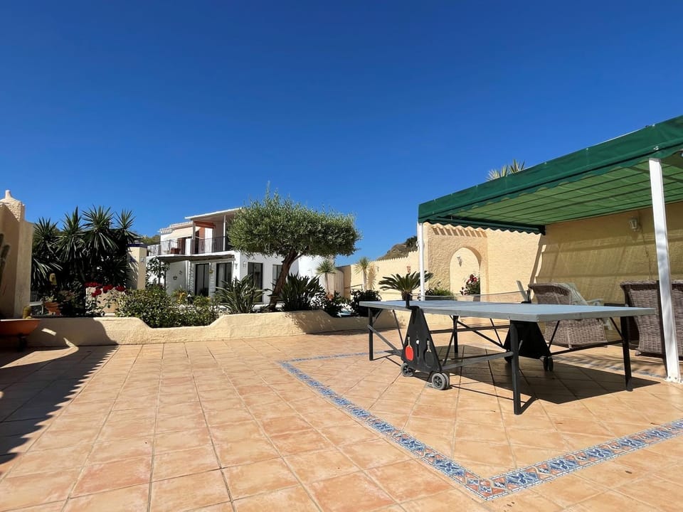 Patio, Day, Balcony/Terrace, Dining area