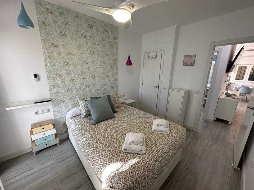 Bed, Bathroom, Photo of the whole room