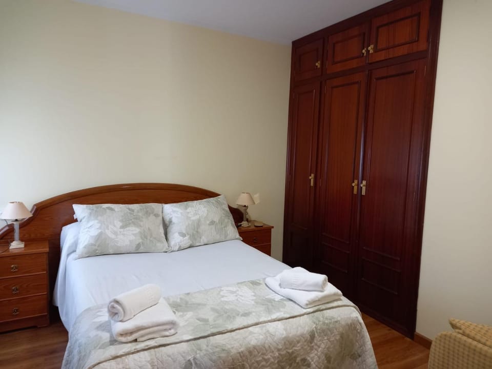 Bed, Photo of the whole room, Bedroom, towels, wardrobe