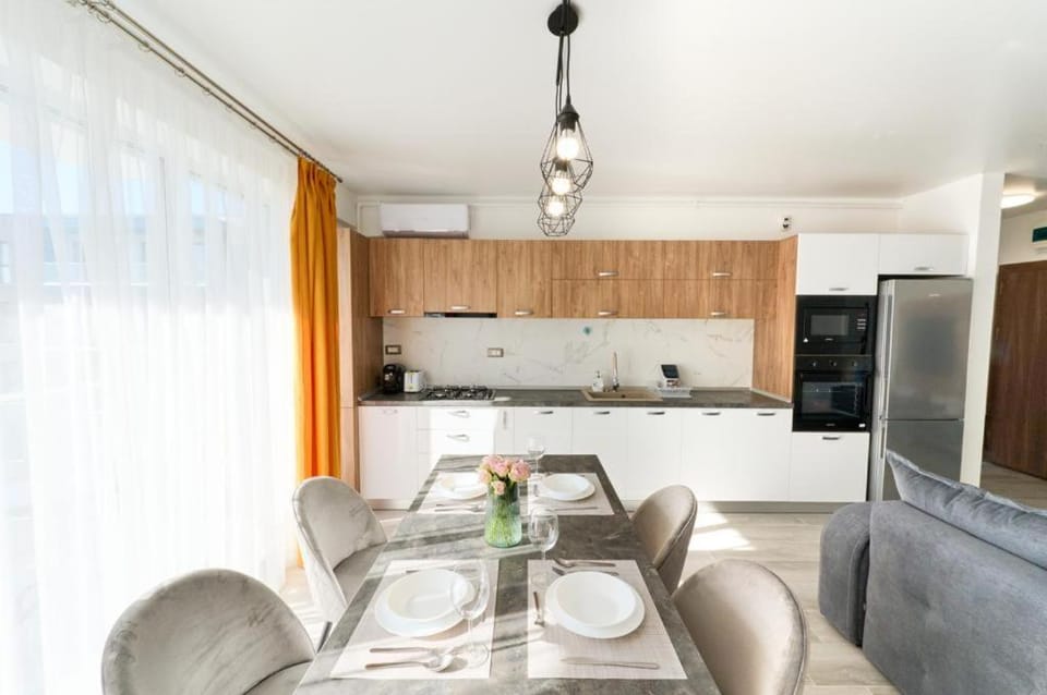 Kitchen or kitchenette, Seating area, Dining area, pet friendly, stove