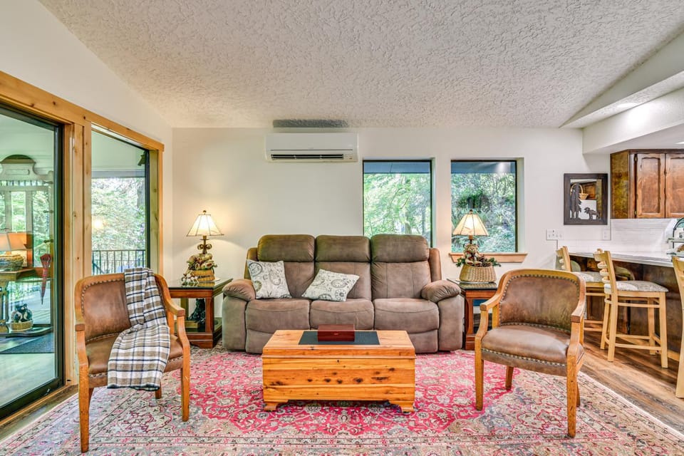 Riverfront Woodland Cabin Wooded and Forested Views Cabin in Washington