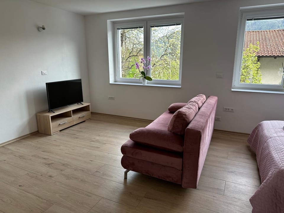 TV and multimedia, Seating area