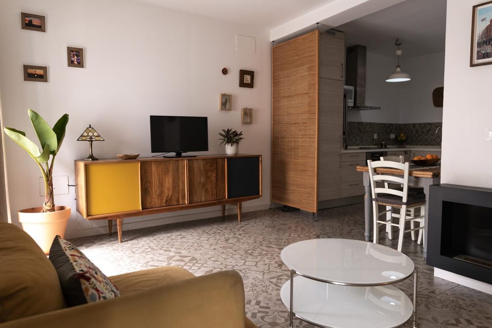 Communal lounge/ TV room, TV and multimedia, Living room