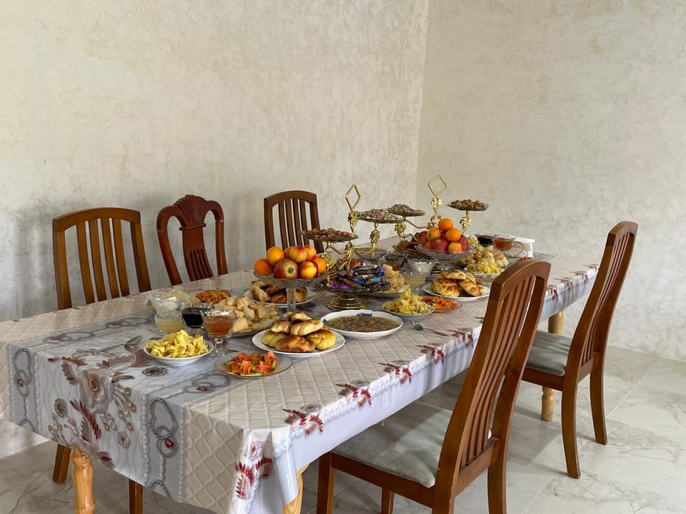 Kitchen or kitchenette, Food and drinks, Breakfast, Lunch