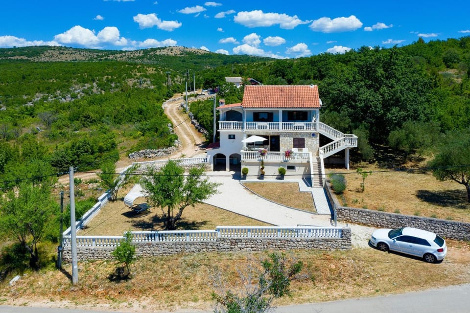 Property building, Facade/entrance, Off site