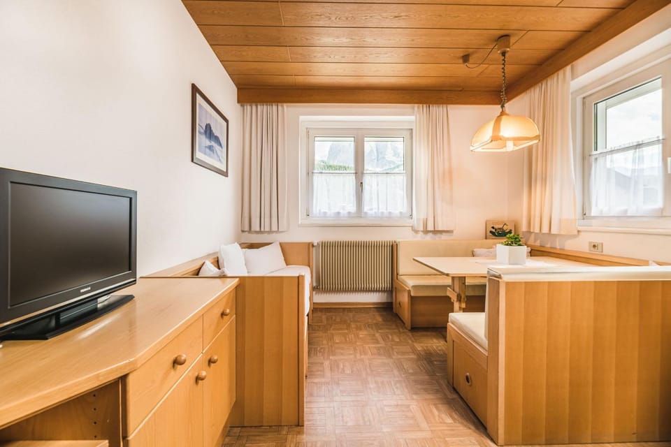 Apartments Chalet Zirm Apartment in Sëlva