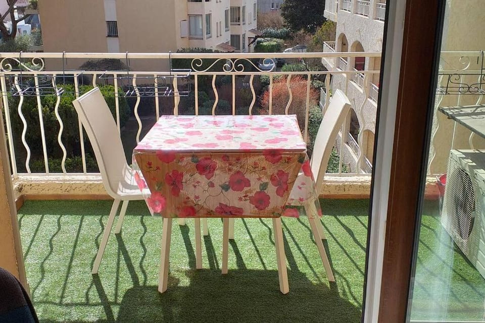 Charmant studio climatisé proche de la mer Apartment in Sanary-sur-Mer