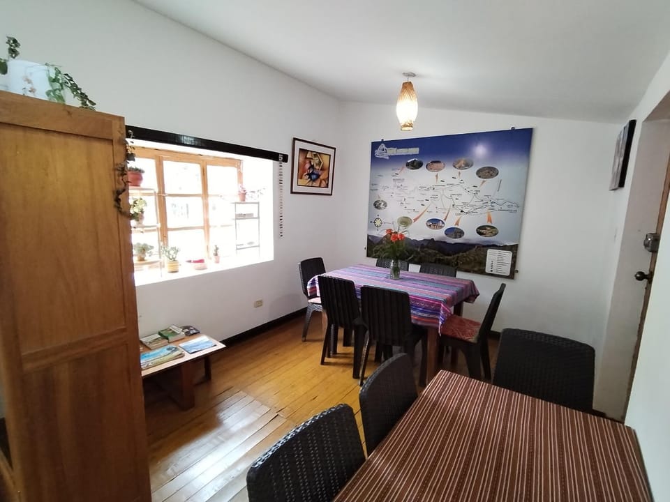 Seating area, Dining area