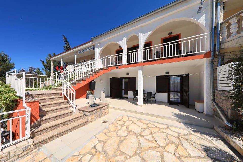 Property building, Facade/entrance, Off site