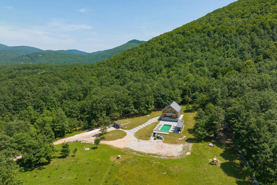 Property building, Facade/entrance, Off site