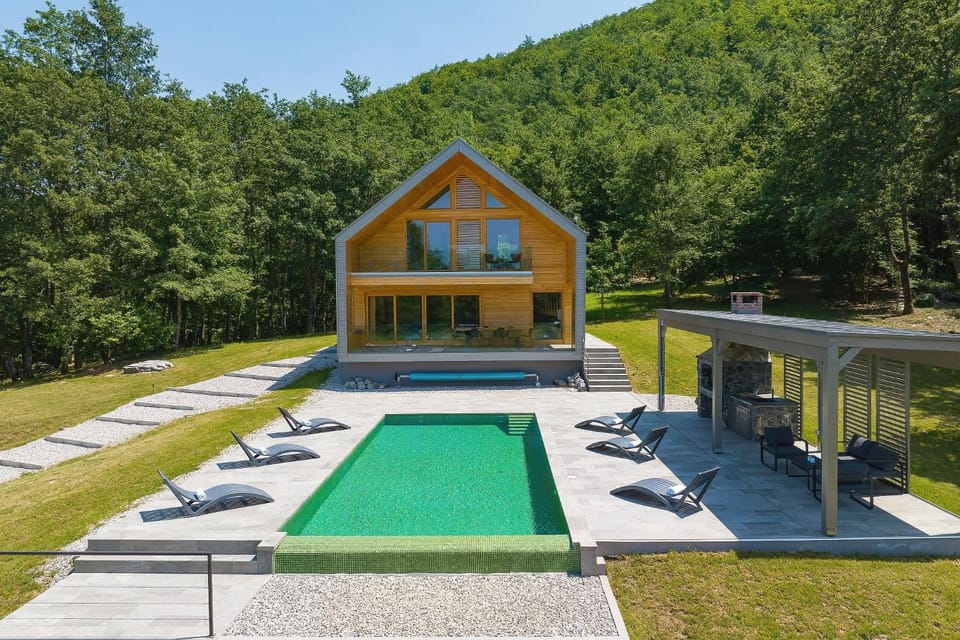 Property building, Garden, Mountain view, Swimming pool, sunbed