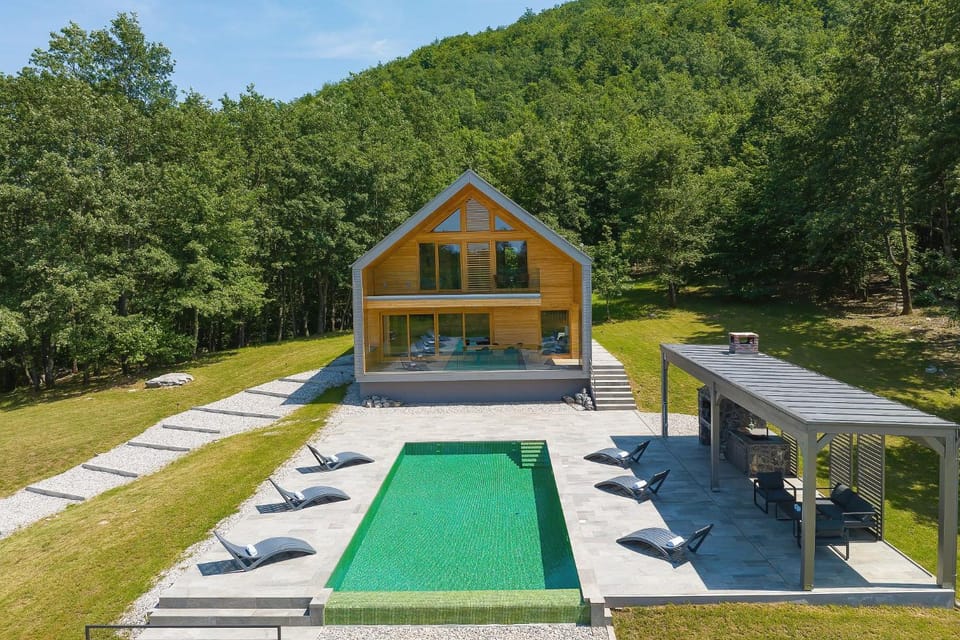 Property building, Natural landscape, Mountain view, Swimming pool