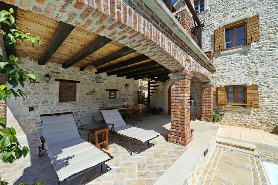 Off site, Balcony/Terrace