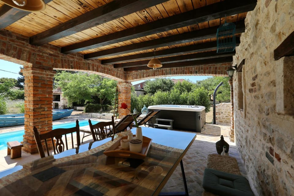 Off site, Balcony/Terrace