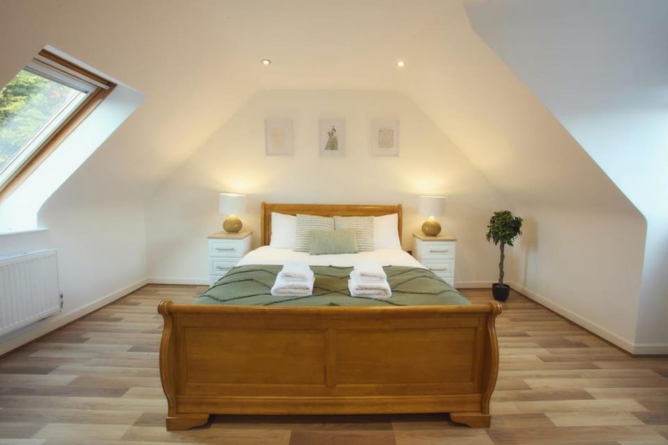 Large 4-bed house for up to 7 guests w 2x parking House in Oxford