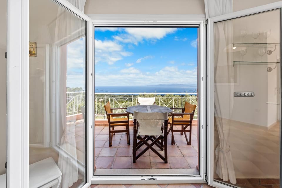 Day, Natural landscape, View (from property/room), Balcony/Terrace, Dining area, Sea view