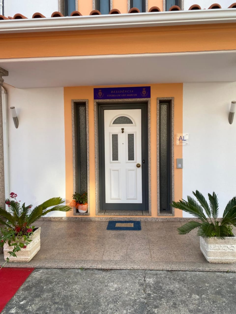 Facade/entrance