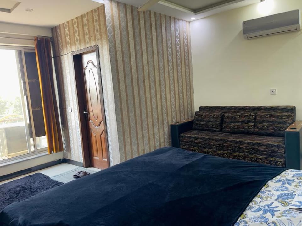 Bed, Photo of the whole room, Bedroom, air conditioner