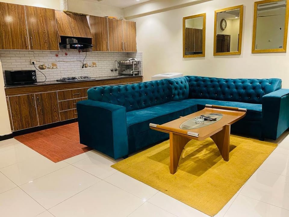 Kitchen or kitchenette, Living room, Seating area, Dining area, minibar, oven, pet friendly, stove