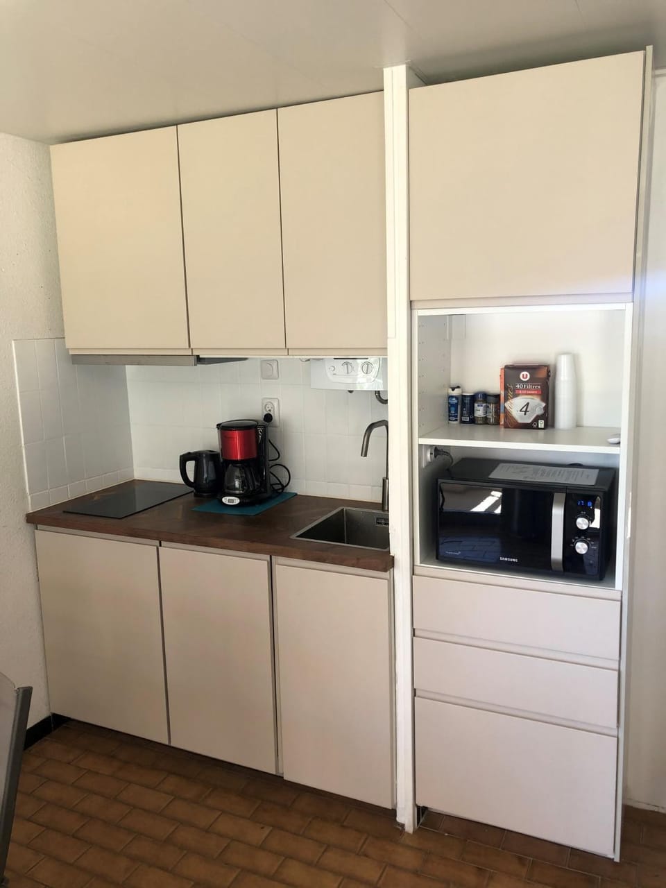 Kitchen or kitchenette