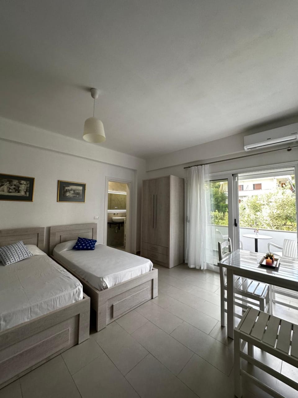 Photo of the whole room