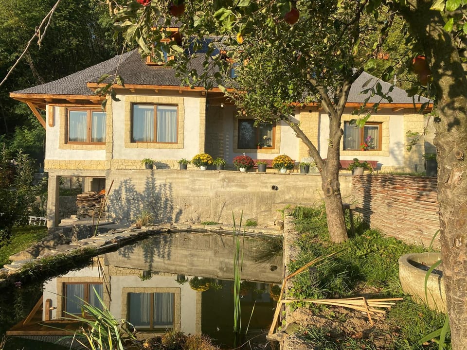 Casa cu șindrilă House in Prahova, Romania