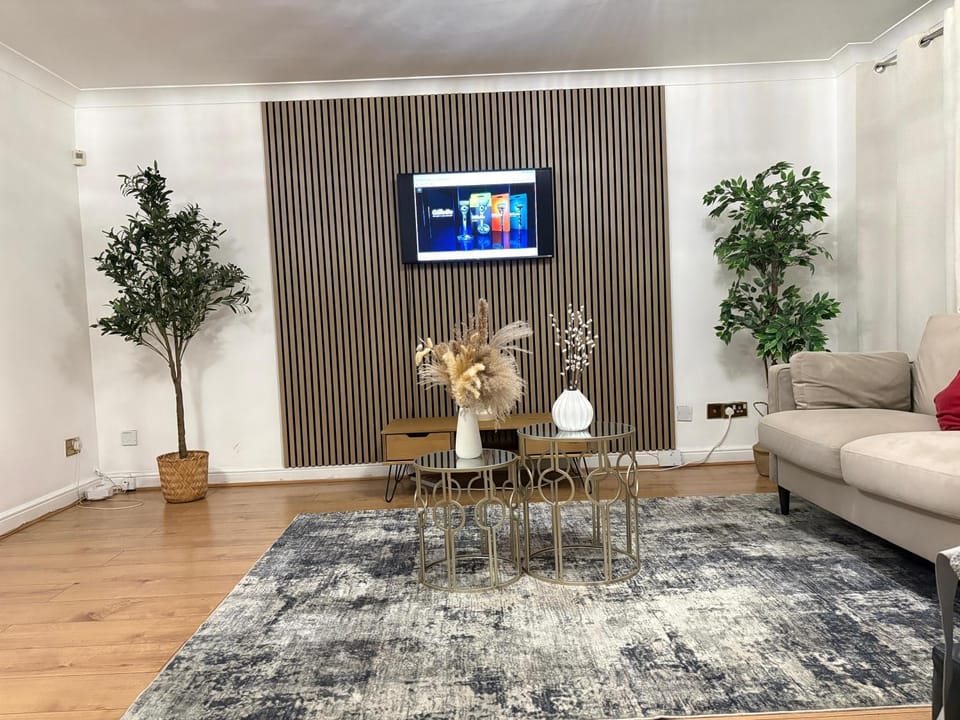 Spacious London Home - Garden, BBQ & Free Parking, Sleeps 8 Apartment in London Borough of Southwark