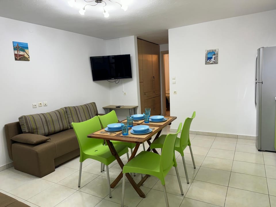 TV and multimedia, Kitchen or kitchenette, Living room, Seating area, Dining area, Evening entertainment