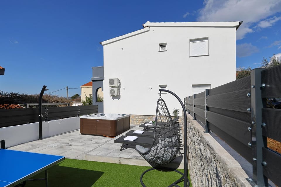 Property building, Facade/entrance, Off site