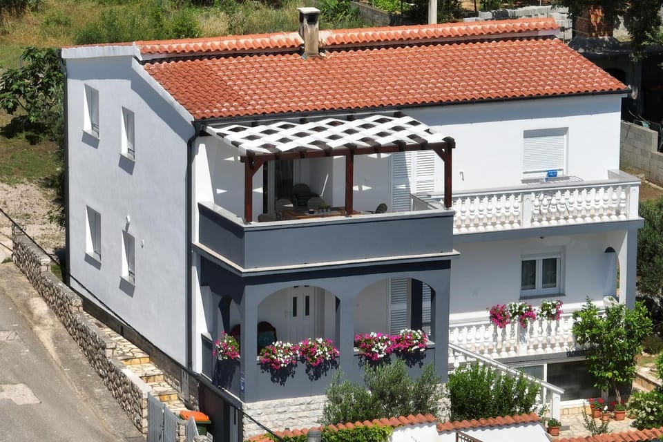 Property building, Facade/entrance, Off site